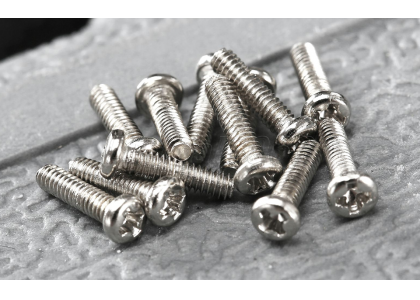 What is the difference between stainless steel 304 screws and 316 screws